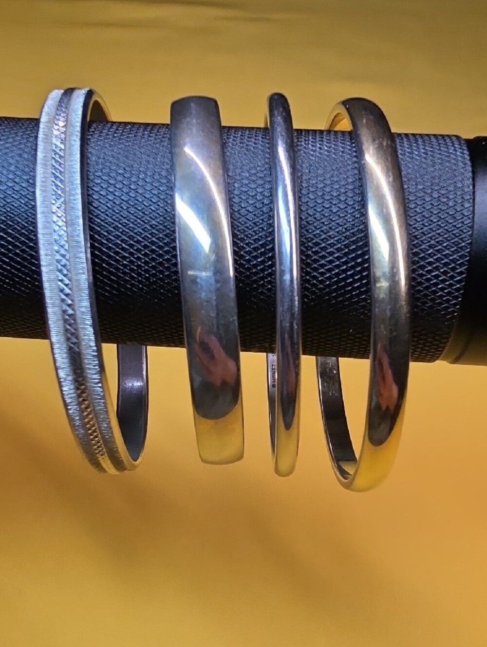 ✨ Vintage Monet Gold & Silver Tone Bangle Bracelets ▪︎ Set of 4 (2 S & 2 M)✨️